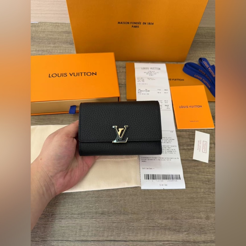 Louis Vuitton Capucines Compact Wallet